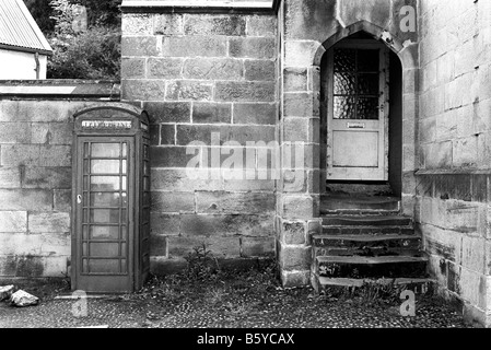 UK England Cheshire Harthill K6 Telefonzelle in Bolesworth Castle Estate Dorf Stockfoto