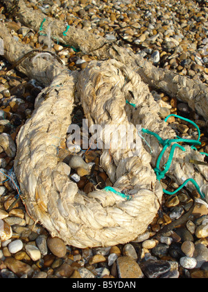 Angeln-Seil am Strand von Folkestone Stockfoto