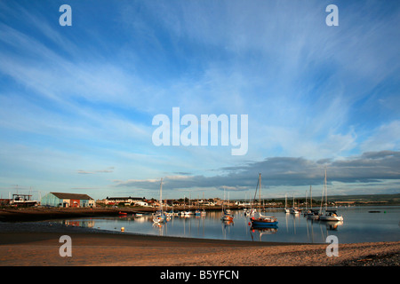 Seelandschaft und blauen Himmel, Findhorn Bay, Schottland, UK. Stockfoto