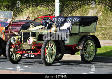 Oldtimer in London to Brighton laufen Stockfoto