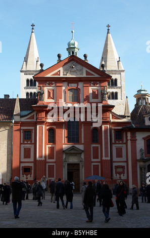 Basilika des Heiligen Georg auf der Prager Burg Stockfoto