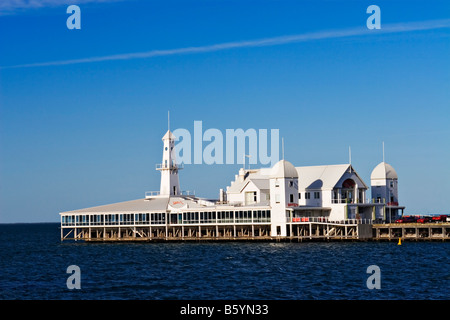 Geelong Scenic / "Cunningham Pier" liegt direkt an der Uferpromenade in Geelong Victoria Australien "Corio Bay". Stockfoto