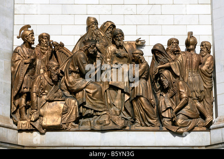 Bronze-Skulpturen in der Kathedrale von Christus den Erlöser in Moskau, Russland Stockfoto