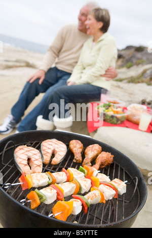 Paar auf einem Grill kochen Stockfoto