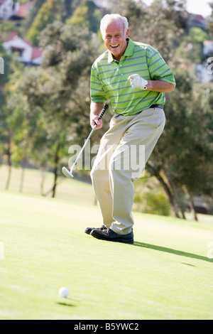Man spielt eine Partie Golf Stockfoto