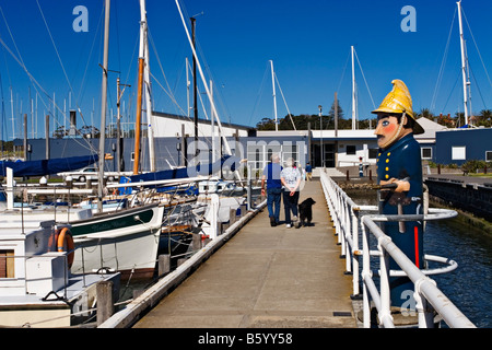 Geelong Skulpturen / eine Poller Skulptur auf die Geelong Waterfront. Geelong Victoria Australien. Stockfoto