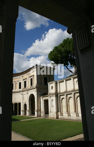 Innenhof im etruskischen Museum der Villa Giulia in Rom Stockfoto