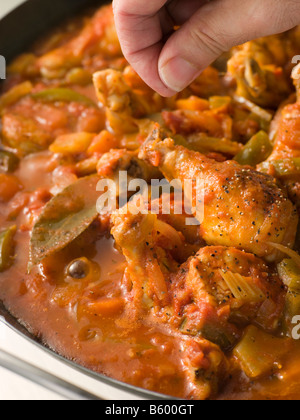 Kreolisches Huhn-Louisiana-Stil In einer Pfanne Kochen Stockfoto