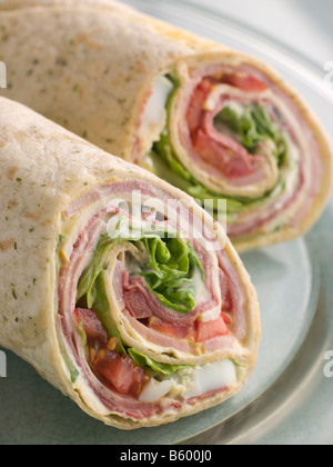 Deli Tortilla Wrap halbieren Stockfoto