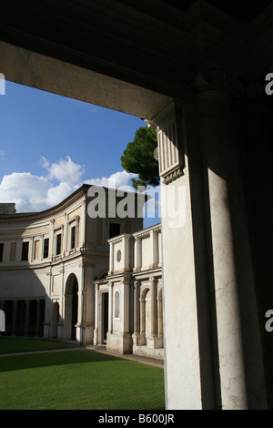 Innenhof im etruskischen Museum der Villa Giulia in Rom Stockfoto