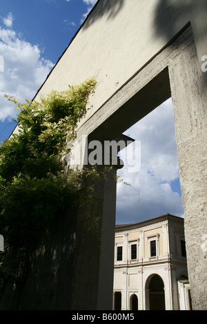 Innenhof im etruskischen Museum der Villa Giulia in Rom Stockfoto
