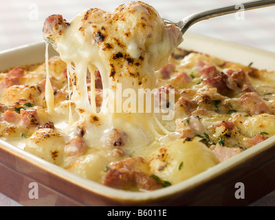 Gericht aus Tartiflette Stockfoto