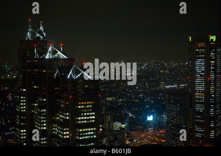 Shinjuku Park Tower im Geschäftsviertel Nishi Shinjuku in Shinjuku, Tokio, Japan. Stockfoto