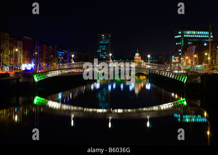 Die Ha'penny-Brücke, Dublin, Irland auf die zweit Liffey Stockfoto