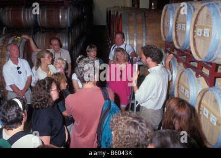 Besichtigung der Weinkeller, Mondavi Weingut, Napa Valley, Kalifornien, Amerika, USA Stockfoto