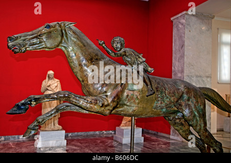 Der Jockey von Artemision Artemis Bronze junge auf Griechisch Griechenland Pferdemuseum Stockfoto