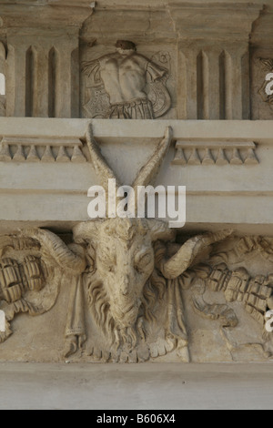 Innenhof im etruskischen Museum der Villa Giulia in Rom Stockfoto