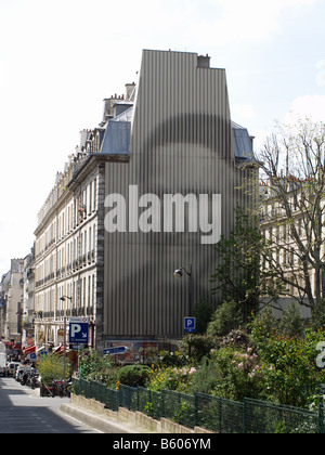 Porträt von St. Vincent De Paul, von Jean-Pierre Yvaral auf Rue Du Faubourg St. Denis Ecke Boulevard de Magenta, Paris Frankreich Stockfoto