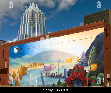 Longhorn Cadillac Wandbild im Hard Rock Cafe sechste Straße Frost Bank Tower hinter in Austin Texas USA Stockfoto