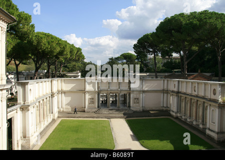 Innenhof im etruskischen Museum der Villa Giulia in Rom Stockfoto