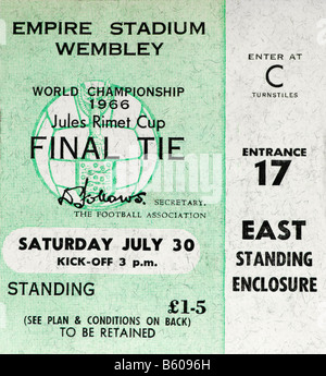Nahaufnahme Schuss eines echten 1966 WM-Finale Tickets (England 4 - Deutschland 2) Stockfoto