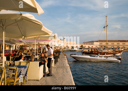 Restaurant am Meer in Ermoupoli, Syros, Griechenland Stockfoto