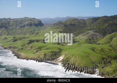 Die Küste südlich von Cape Farewell in der Nähe von Whanganui Inlet NW Nelson Region Südinsel Neuseeland Antenne Stockfoto