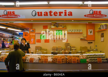 Shop Verkauf von Eiern in Santa Caterina Markt in Barcelona-Spanien-Europa Stockfoto