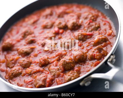 Fleischbällchen in Tomatensauce Stockfoto