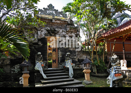 Tor befindet sich in Puri Saren Palast, Ubud, Bali, Indonesien Stockfoto