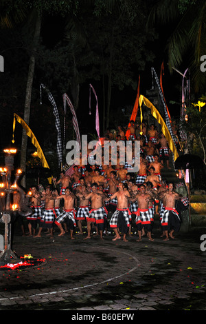 Tänzerinnen Kecak, Ketjak oder Ketiak Tanz in Ubud, Bali, Indonesien, Asien Stockfoto