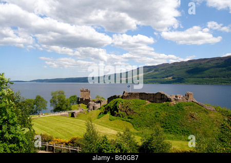 Urquhart Castle ruins berühmtes Schloss am Loch Ness, Schottland, Großbritannien, Europa Stockfoto