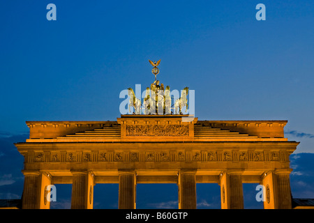 Quadriga auf dem Brandenburger Tor, Tor, in der Nacht, Berlin Stockfoto