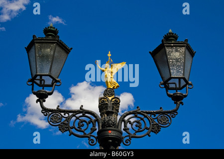 Laterne vor der Siegessaeule, Siegessäule, Berlin Stockfoto