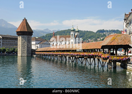 Kapellbruecke, Kapellbrücke, Wasserturm, Fluss Reuss, Altstadt, Luzern, Schweiz, Europa Stockfoto