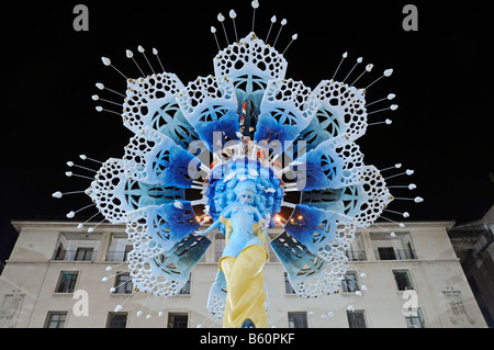 Hogueras de San Juan, Fogueres de Sant Joan, fest, Jahrmarkt, Papiermache Figuren, farbige Lichter, Rathausplatz Stockfoto