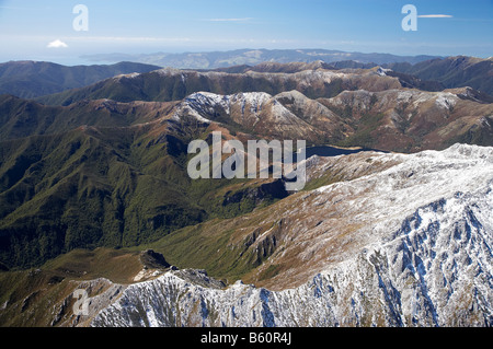 Boulder-See und Clark Spitze vorne rechts Kahurangi Nationalpark Nelson Region Südinsel Neuseeland Antenne Stockfoto