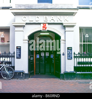 Das historische Gebäude der alten Bank von der National Westminster Bank in Abergavenny Wales UK 2007 besetzt Stockfoto