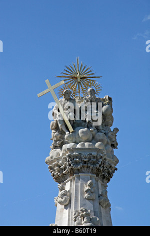 Säule der Heiligen Dreifaltigkeit mit Heiligenfiguren, 14m hoch, Detail, St. Matthews Kirche barocke Pestsäule Stockfoto