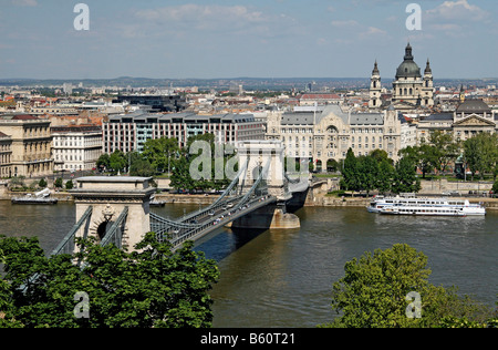 Széchenyi Kettenbrücke, St.-Stephans Basilika am Rücken, Budapest, Ungarn, Europa Stockfoto