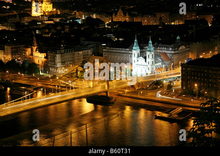 Panoramablick auf Erzsébet Brücke oder Elisabeth Brücke vom Gellertberg, Budapest, Ungarn, Europa Stockfoto