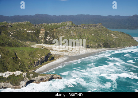 Küste südlich von Cape Farewell und Whanganui Inlet rechts NW Nelson Region Südinsel Neuseeland-Antenne Stockfoto