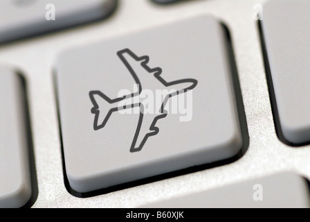 Computer-Tastatur mit einem Flugzeugsymbol, symbolisches Bild für Internet-Reisebuchungen Stockfoto