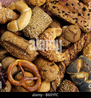 Croissants, Brezeln, Brot und Brötchen Stockfoto