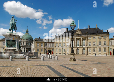 Reiterstandbild und Vorplatz königlichen Schloss Amalienborg und Frederik es Kirche oder die Marmorkirche, Copenhagen Stockfoto