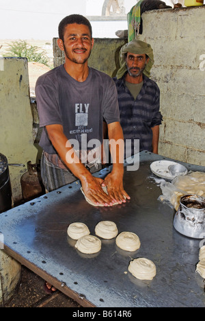 Bäcker, Bäckerei in Jemen, Arabien, Arabische Halbinsel, Naher Osten Stockfoto