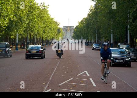 Der Blick in Richtung Buckingham Palace in London England Mall Stockfoto
