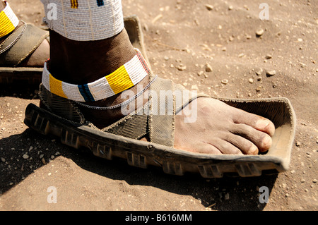 Massai Schuh von Altreifen, Kiloki, Serengeti, Tansania, Afrika Stockfoto