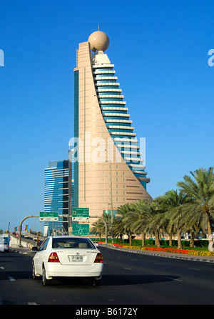 Büroturm der Rundfunkanstalt die Emirates Telecommunications Corporation, Etisalat, Dubai, Vereinigte Arabische Emirate Stockfoto