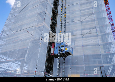 Lift auf einer Baustelle, Strab World Conference Center Bonn, Nordrhein-Westfalen Stockfoto